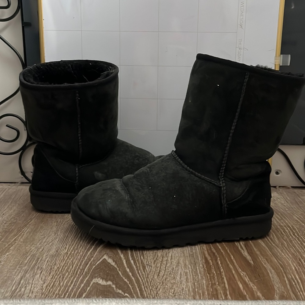 Ugg boots - Worn but still in great shape!!
